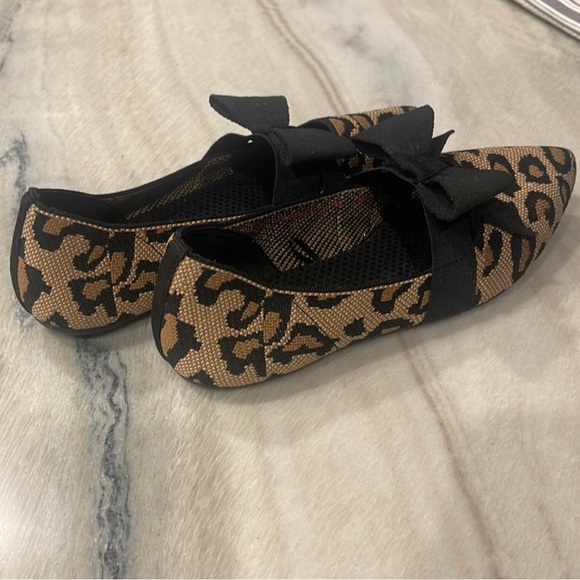 Skechers Cleo Point Washable Knit Bow Flats - Wild Charmer 1/2"H heel - Picture 4 of 4